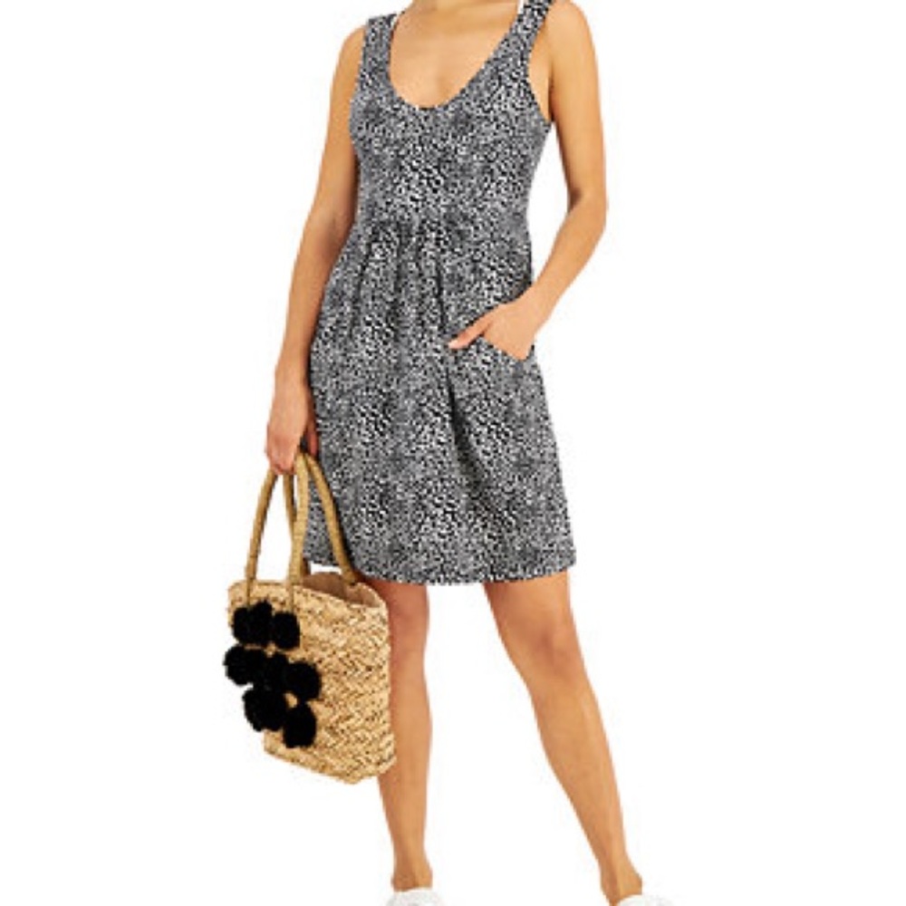 Black and white pocket dress or cover up. J valdi.